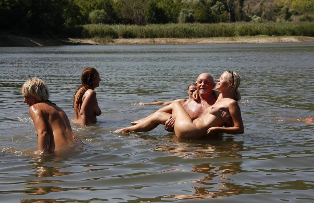 Naturist Family Event # 25 - Living freely and naturally is the dream of naturists