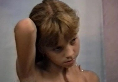 Naturistin: Julia Akt Dessous - A closed community of naturists