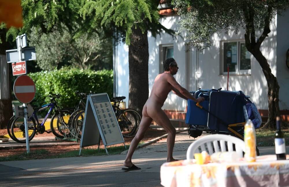 Park Side Street Pass-Bys photos - Completely naked people on planet Earth