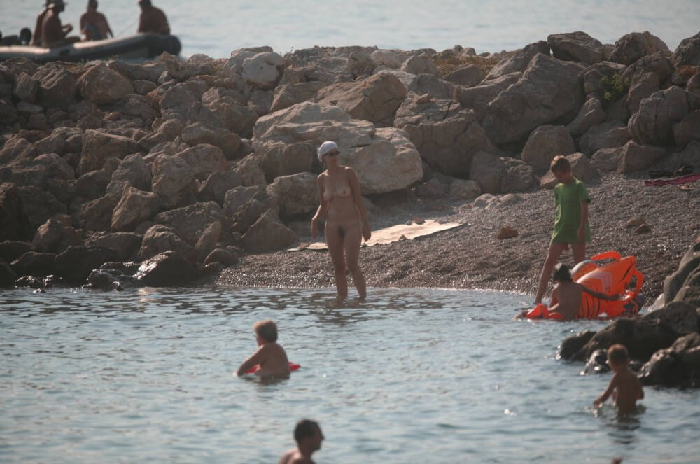 FKK cove pyramid in waters - Nudity promotes inner harmony and peace of mind