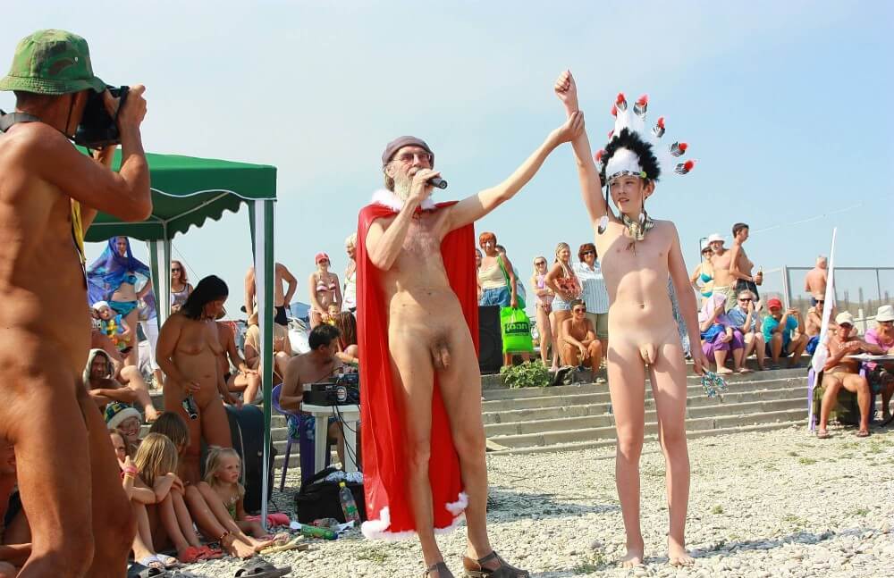 Native Headdress Dance pics - Being oneself is the foundation of nudism