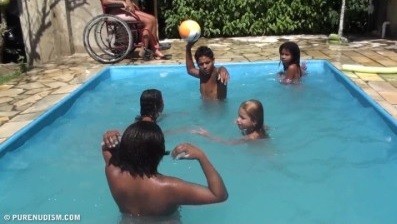 Oceanic Backyard Noon # 1 Full HD - Nudism knows no boundaries