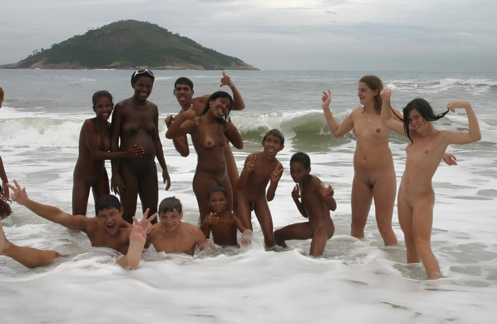 Photo nudism in Brazil - Activities conducted in a state of complete nudity