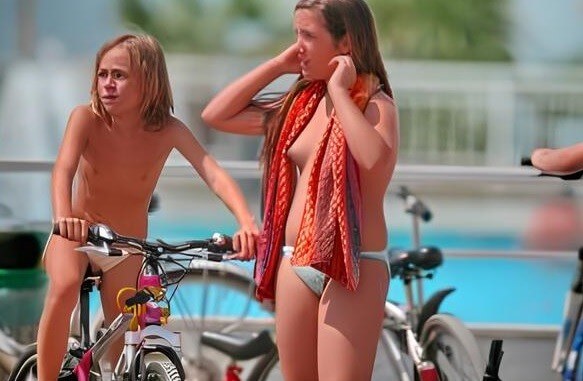 Water Locations Photo Set 3 - Nudism is normal and fun