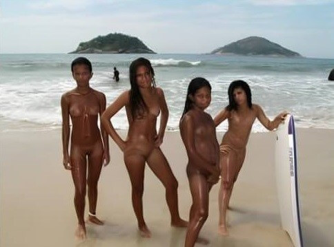 Warm Brazilian Beach Series 2 photo gallery - A naked person is asexual among nudists