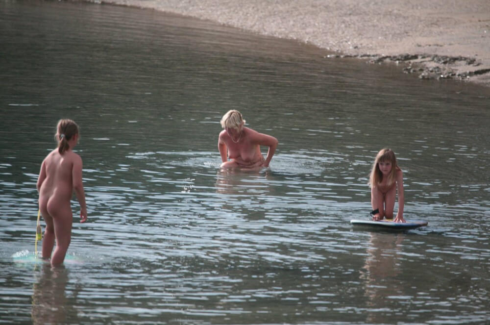 Naturism photo gallery # 14 - Ordinary people as naturists
