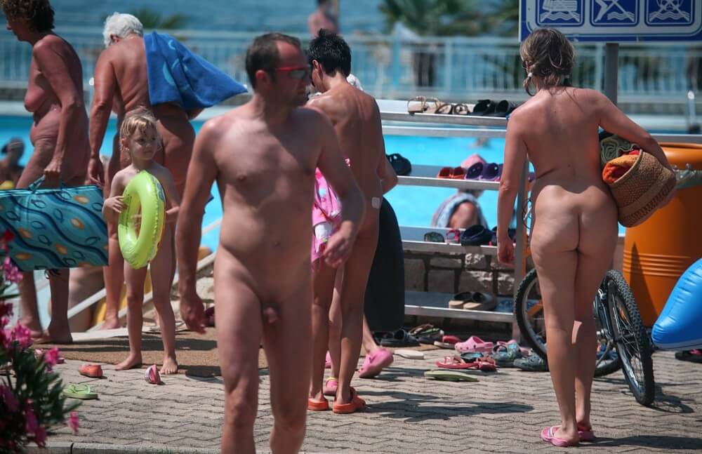 Daytime Nudists Chill Out photos - What did you know about nudism