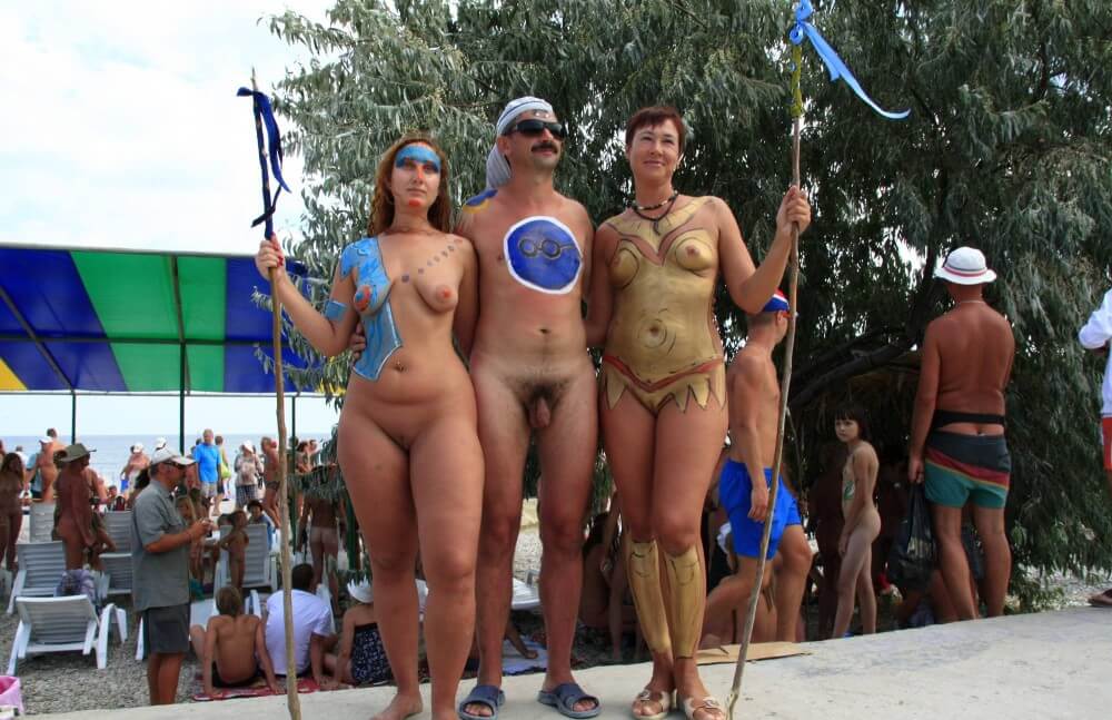 Three Painted Girl Poses pics - The body looks beautiful and natural in its natural, unadorned state