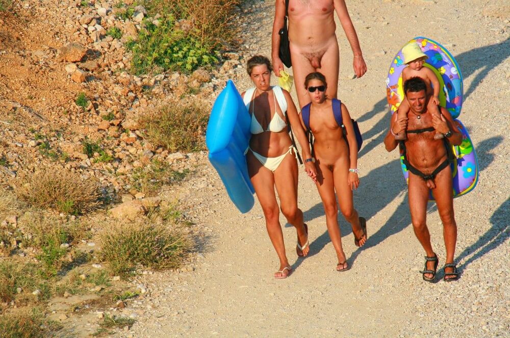 Ula FKK Beach Entry Hills pics - Lightheartedness and ease are characteristic features of the practice of nudism and naturism