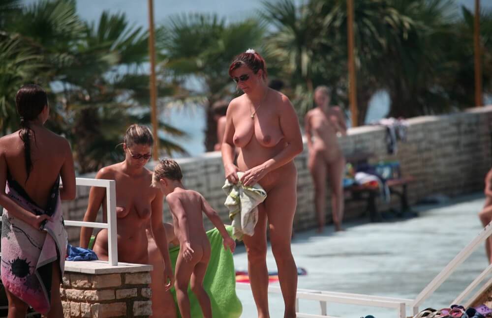 Boardwalk Biking pics - She went out completely naked
