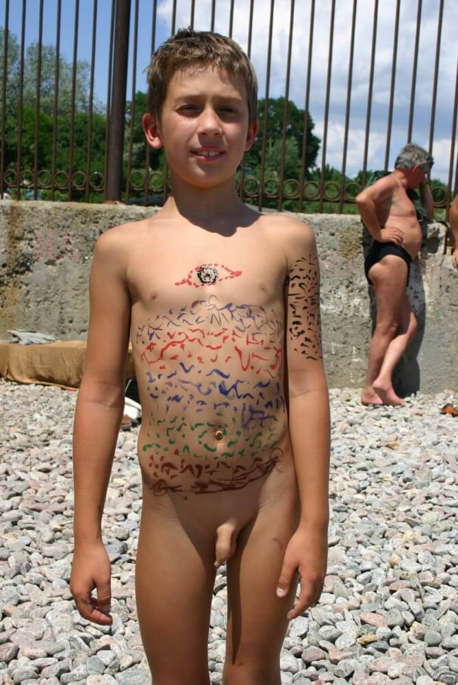 Father and Daughter Painted pics - The practice of nudism helps to overcome stereotypes and insecurities