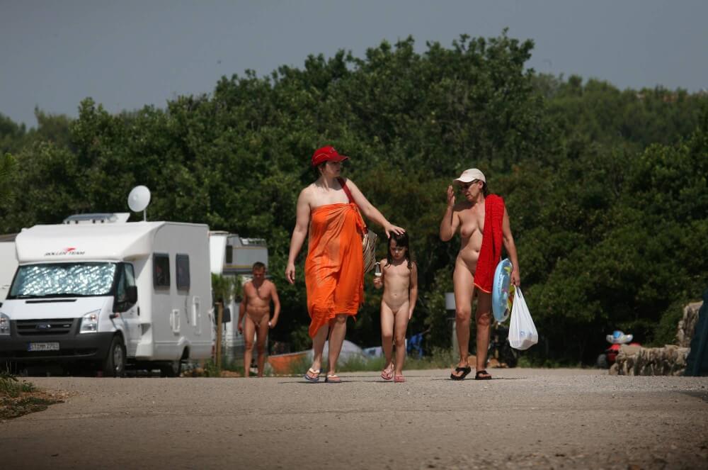 Bondi Beach Path Outskirt pics - Nudism promotes mental well-being