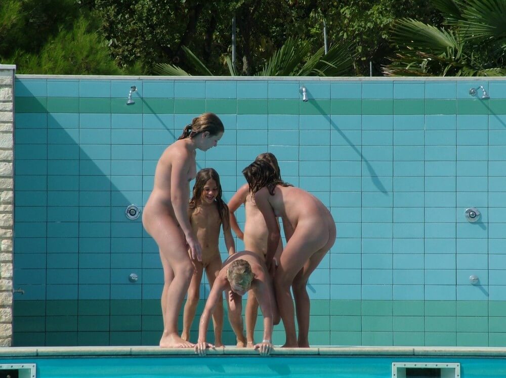 FKK Outdoor Children Pool pics - Naturists live in harmony and tranquility