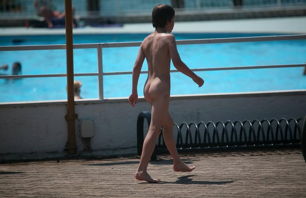 Grassy Patio Nature Hike - Naturism enthusiasts around the world