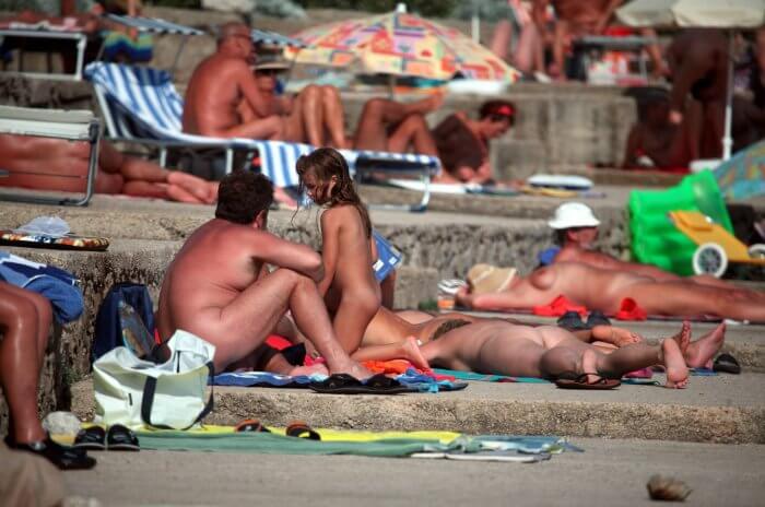 Passing Through Shores photo - Ordinary people as naturists
