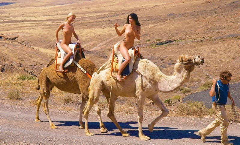 Funny Moments Life pics - A person without clothes is closer to the wild