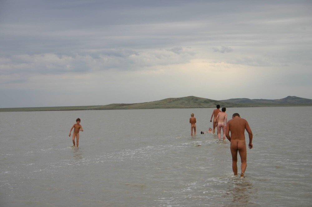 Black-Sea Body Mud Shots pics - Human nature in its original form