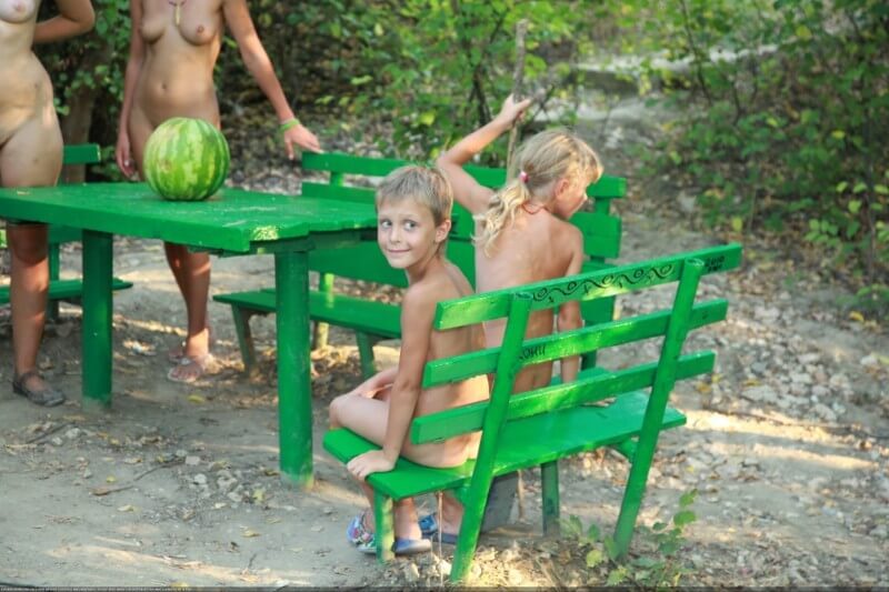 Naturists green picnic photos - Naturism as a Way of Life