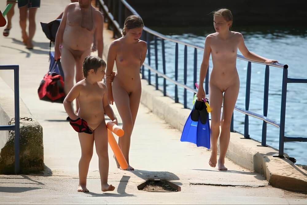 Naturism photo gallery # 11 - Nudism helps people overcome their insecurities