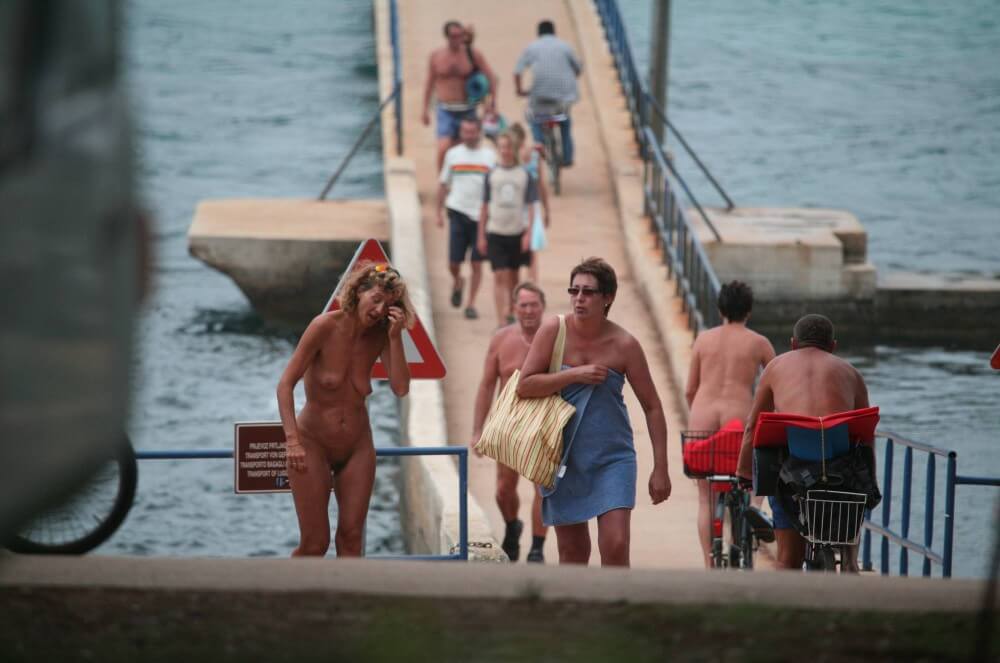 Crete FKK Bridge Crossing photos - Watching us naked in nature