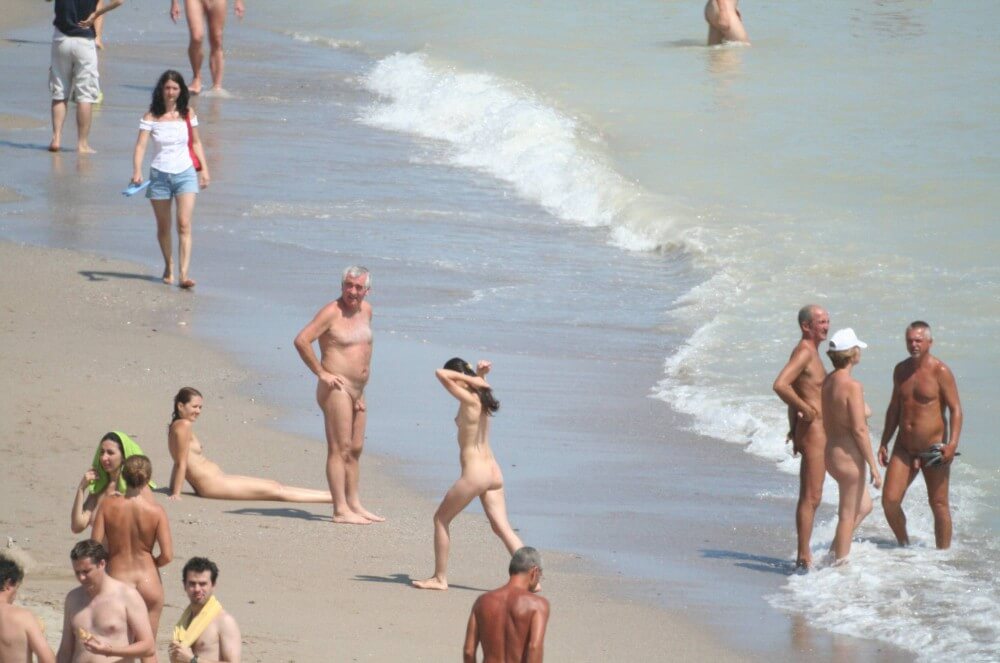 Costinesti Beach Groups pics - The worship of the naked body
