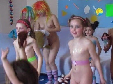 Naturism Freedom: Disco - The practice of nudism helps overcome insecurities and overcome fears