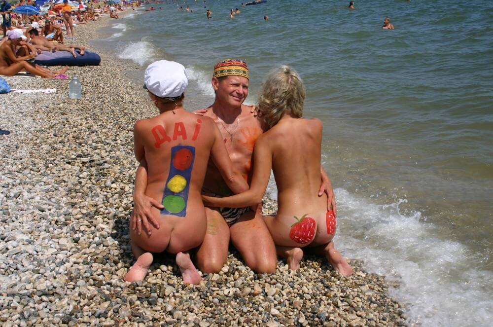 Bold Outdoor Nude Poses pics - Nudity is part of natural existence