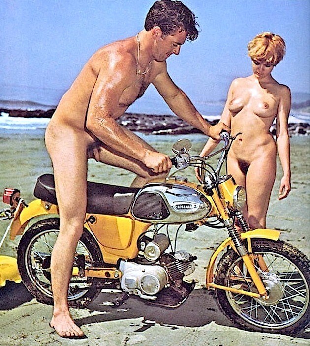 Retro naturism photo gallery - The body looks beautiful and natural in its natural, unadorned state