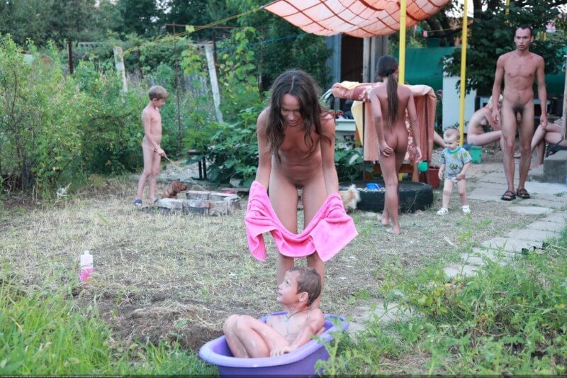 Green barrel of fun-grassy fields of gold photos - Naturism and nudism are a path to spiritual peace