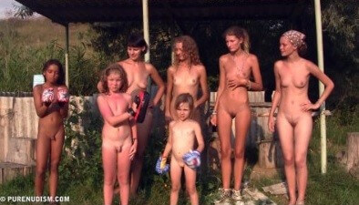 Coastral Paradise Full HD - The idea of freedom and self-acceptance, as embodied by Adam and Eve, is important
