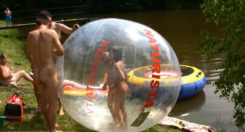 Daytime Family Picnic Full HD - Types of recreation in nudist destinations