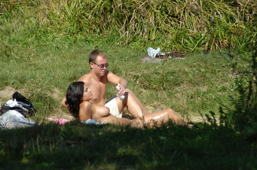 Photo Shoot Observation pics - Nudism reduces self-consciousness