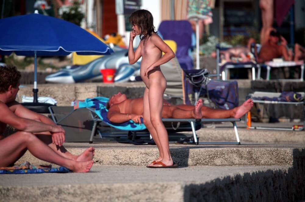 Girl Walk to Nudist Shower pics - Living in harmony with nature is a defining characteristic of the naturist and nudist community
