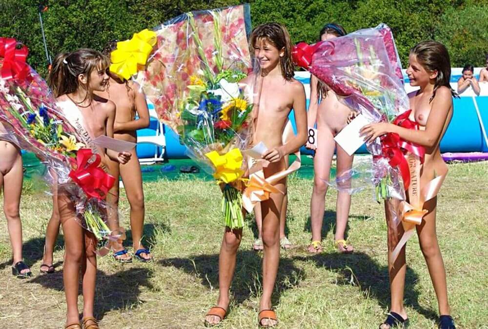 Nudism photo gallery # 2 - Family nudism in the 21st century