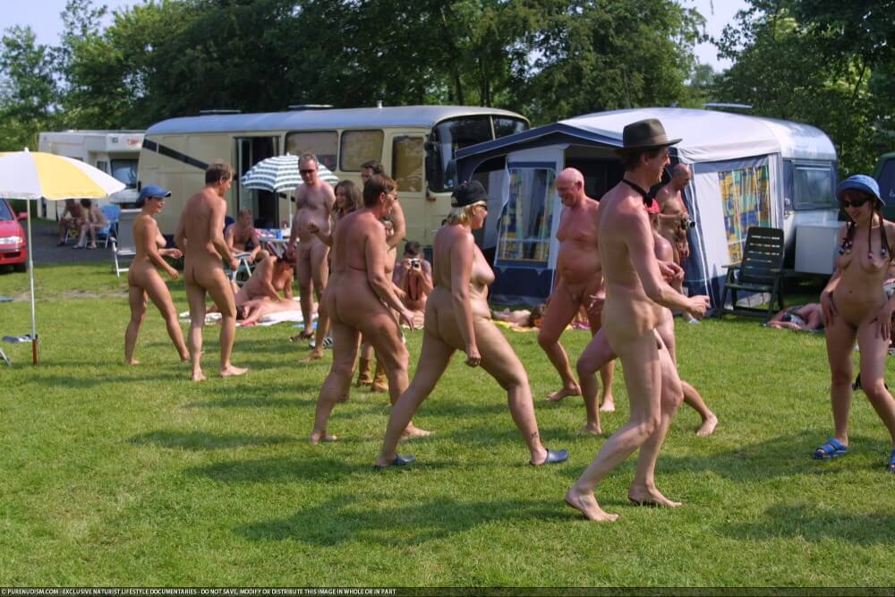 Naturism photo gallery # 53 - Nudity helps one better understand oneself and ones feelings