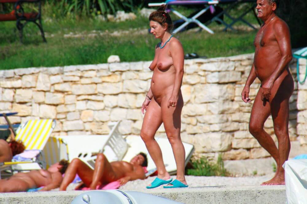 Ula FKK Wall-Side Passby photos - Nudism helps people accept themselves