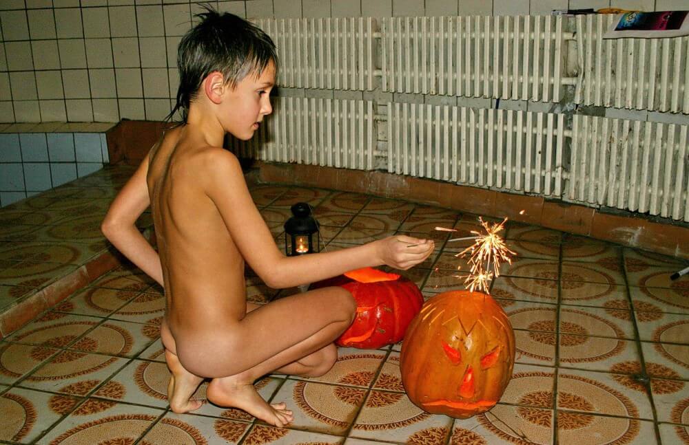 Naturism photo gallery # 20 - People who participate in nude recreation seek psychological comfort