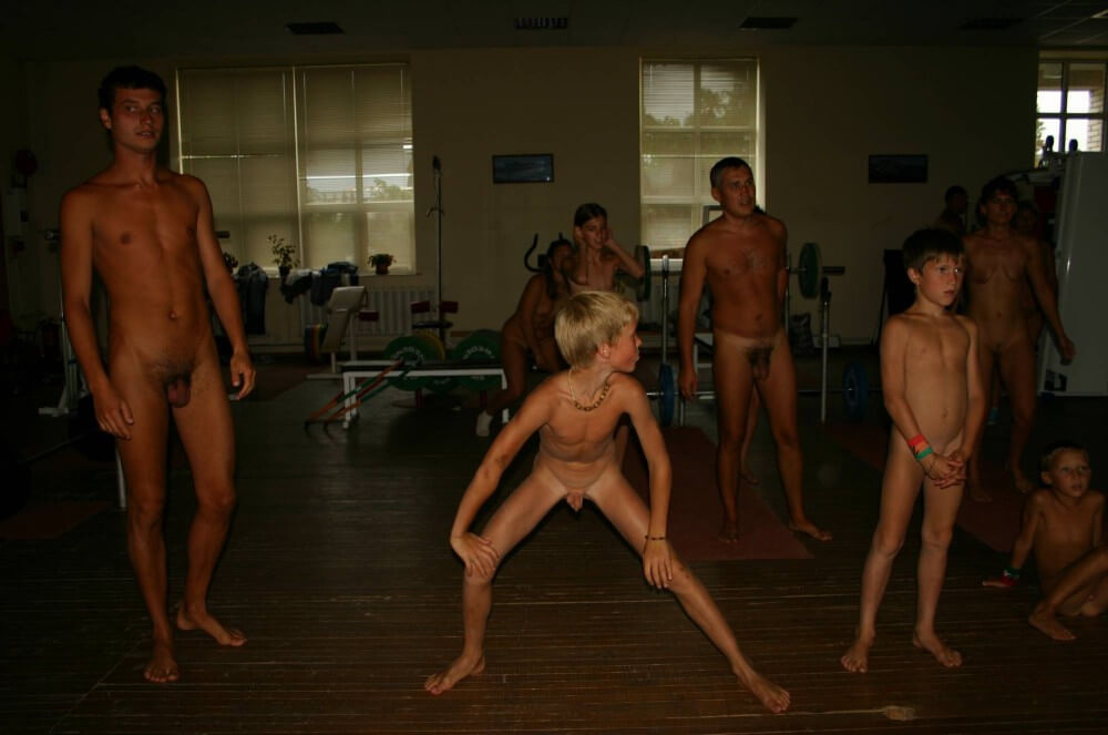 Family Gym Nudist Stretch pics - Nudism helps strengthen friendships