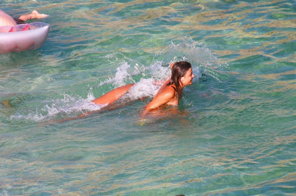Ula FKK Teen Shore Run pics - Joy and pleasure are part of the nudist experience