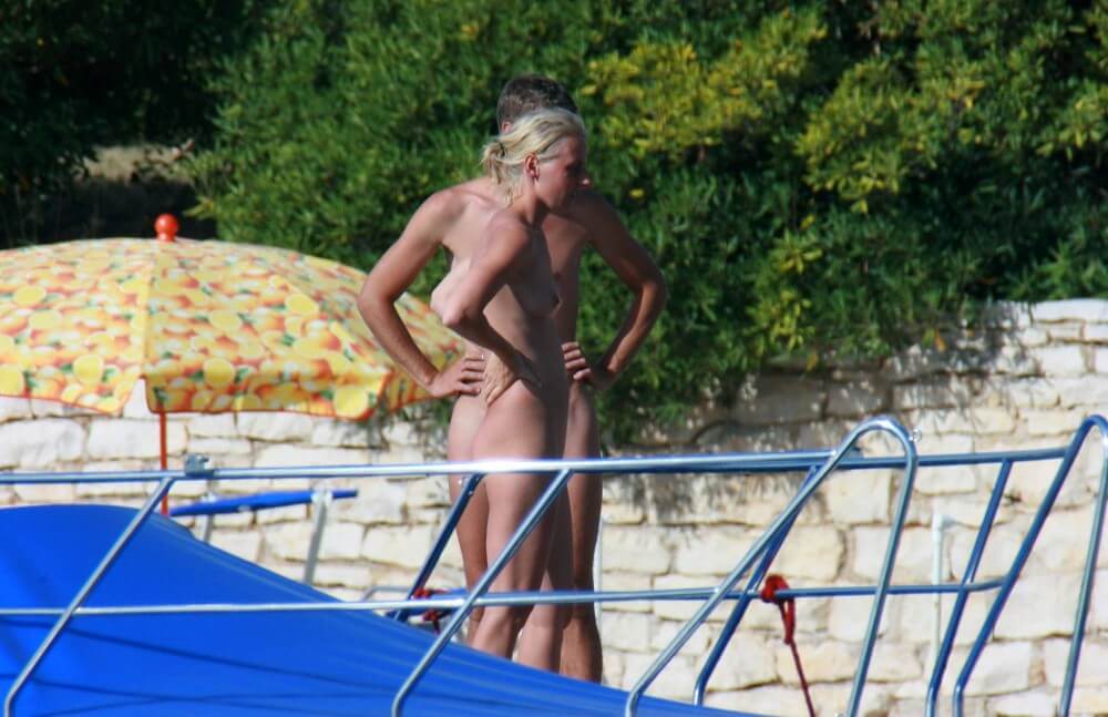 Casual Beachside Strolling pics - In ancient times, sports were practiced in the nude