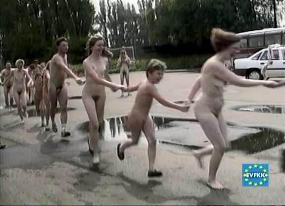 Helios Natura: Tutti-Frutti Nudie - Eurovid FKK - Being oneself and accepting ones body as core principles of naturism and nudism